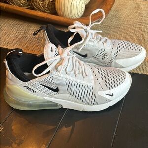 Women’s nine air max 8.5 💕